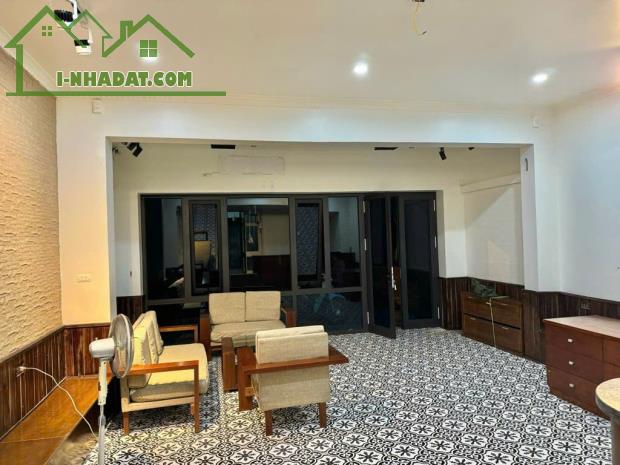 Tin hót bán nhà mặt phố Lâm Hạ dòng tiền 500 triệu/năm vỉa vè kinh doanh ô tô giá 43 tỷ.
