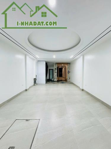 BÁN NHÀ NGUYỄN VĂN CỪ THÁNG MÁY NHẬP KHẨU GARA 2 OTO -ĐƯỜNG 4 XE OTO TRÁNH NHAU - 1