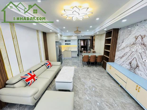 BÁN NHÀ NGUYỄN VĂN CỪ THÁNG MÁY NHẬP KHẨU GARA 2 OTO -ĐƯỜNG 4 XE OTO TRÁNH NHAU - 3
