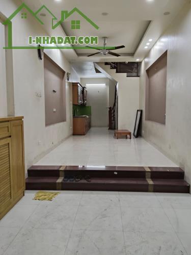 BÁN NHÀ SÁT PHỐ KHƯƠNG THƯỢNG, QUẬN ĐỐNG ĐA, NGÕ THÔNG GẦN PHỐ, DÂN XÂY, 40M2 GIÁ 8.2 TỶ