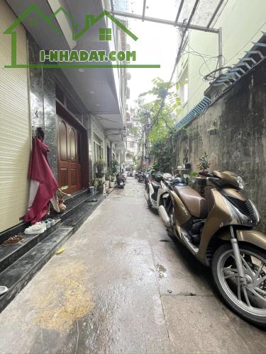 Cho thuê nhà nguyên căn ngõ ô tô Hồng Mai 38m2, 3 tầng ở gia đình, nhóm ít người