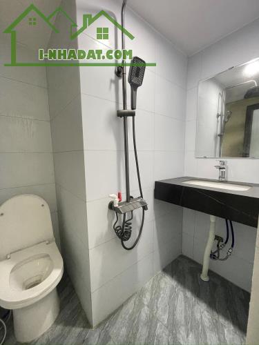 Cho thuê nhà nguyên căn ngõ ô tô Hồng Mai 38m2, 3 tầng ở gia đình, nhóm ít người - 4