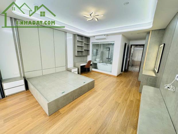 NHÀ NGUYỄN VĂN CỪ 50M, 7T, MT4.5M, THANG MÁY, NGÕ TO HƠN PHỐ, 4 Ô TÔ TRÁNH, THÔNG TỨ PHÍA.