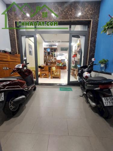 Bán nhà 3 tầng, 60m2 hẻm xe hơi đường số 6, P. Hiệp Bình Phước đối diên Vạn Phúc \