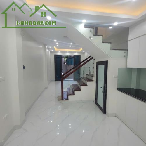 Bán Nhà Khu Vực Tây Mỗ-Nam Từ Liêm-Mới Đẹp-6 Ngủ-Ô Tô Gần: Nhỉnh 6 Tỷ