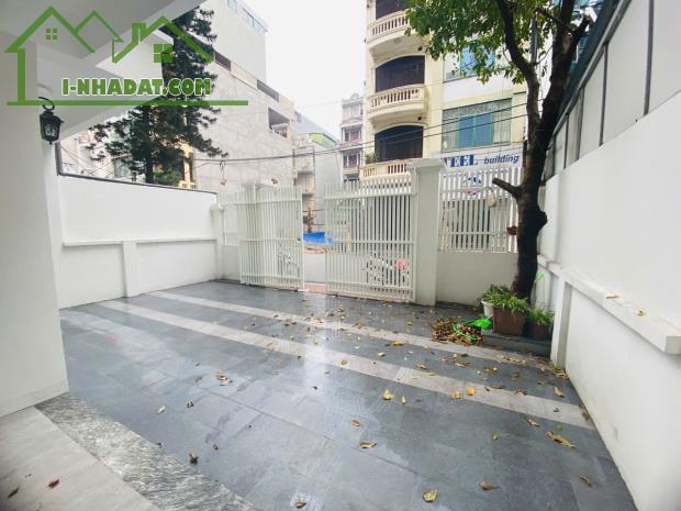Cho thuê lô góc mặt phố Hoàng Ngân 3 tầng 125m2 có sân để ô tô, gần ngã tư kinh doanh đỉnh - 1