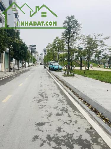 Hiếm. Bán Đất Phân Lô Ngọc Thụy 108m2 , MT6m Nhỉnh 20 Tỷ, Lô Góc, Vỉa Hè View Công Viên - 1