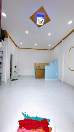 Sát mặt tiền xe hơi 

Khánh Hội Q4  Trung tâm 

HƠN 2 TỶ