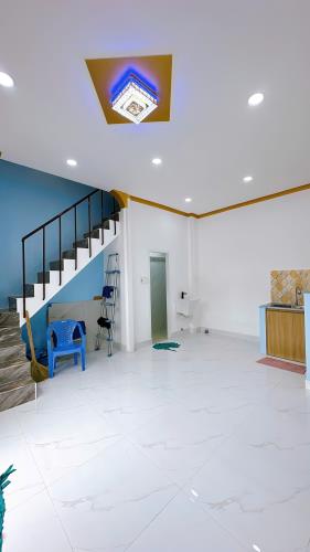 Sát mặt tiền xe hơi 

Khánh Hội Q4  Trung tâm 

HƠN 2 TỶ - 1