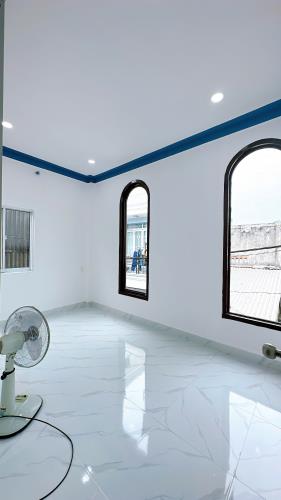 Sát mặt tiền xe hơi 

Khánh Hội Q4  Trung tâm 

HƠN 2 TỶ - 3