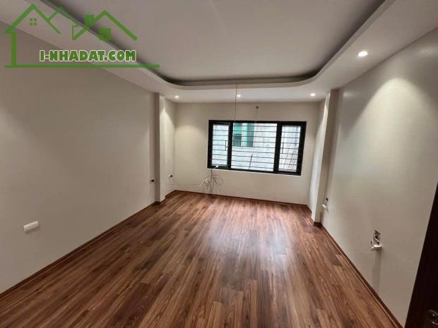Nhà Trương Định Hoàng Mai – Cách mặt phố 30m – 6 ngủ - lô góc, tặng nội thất, 6,3 tỷ.
