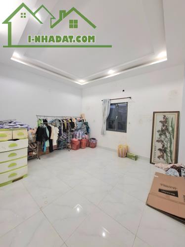 ♪ Nhà gần Kiệt 123 Cù Chính Lan , Chợ, Trường, 82m2, 2 tầng, 3PN, sân rộng, 2.85 tỷ - 3