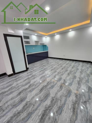 TẦM 6TỶ, NHÀ MỚI 52M VĨNH QUỲNH ,20M RA OTO TRÁNH, NGÕ THÔNG