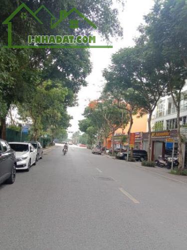 BẠN NHỜ BÁN ĐẤT VIỆT HƯNG - LONG BIÊN - VỈA HÈ RỘNG - VỊ TRÍ ĐẸP