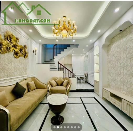 SIÊU RẺ - NGỌC THUỴ - 43,5m - GARA- THANG MÁY- GẦN Ô TÔ TRÁNH- CHỈ 9,3 TỶ - 1