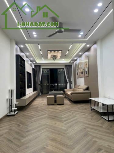 Bán nhà Cổ Linh - Long Biên. Cạnh Phố - Gara Ô tô - Thang Máy - Full Nội Thất. - 2