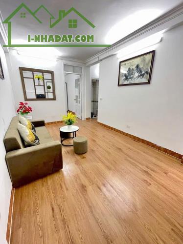 BÁN CHUNG CƯ CẦU GIẤY 50M - 2 NGỦ, GIÁ CHỈ 1,6 TỶ.