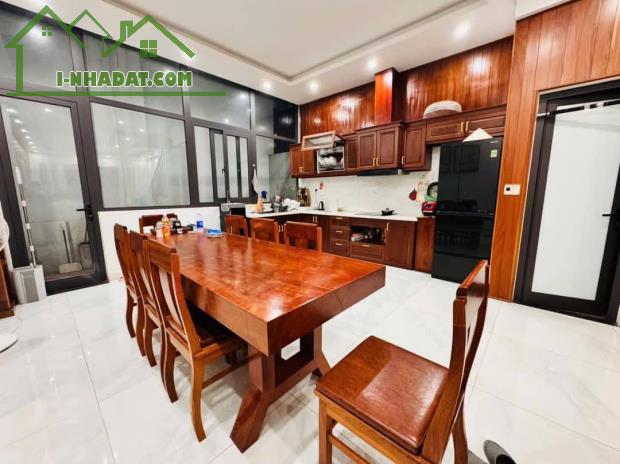 Bán nhà đẹp phố Lạc Long Quân 83m2 4tầng mặt tiền 5.6m 14.99 tỷ Tây Hồ - 2