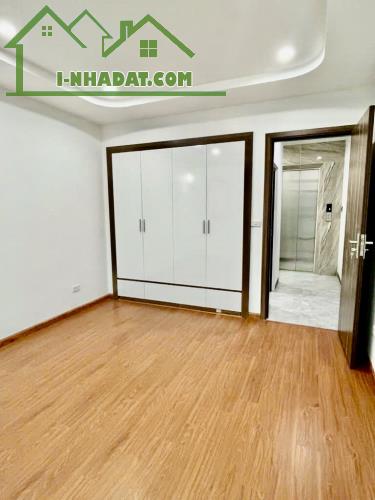 💥💥💥 BÁN NHÀ TRUNG TÂM THẠCH BÀN - 1 NHÀ RA PHỐ - Ô TÔ ĐỖ CỔNG - THANG MÁY PHI VÙ VÙ 36M