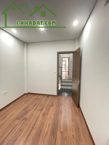 bán nhà 45m2, 5 tầng, mới đẹp ở ngay phố Thạch Bàn, Long Biên