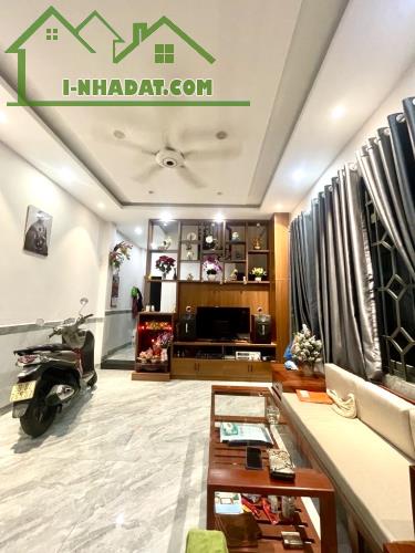 Bán nhà Lê Văn Sỹ, Phú Nhuận, giáp Q3, 4 Tầng,5PN, 38m2, gần MT, đẹp mới ở ngay, 7.4 Tỷ - 3