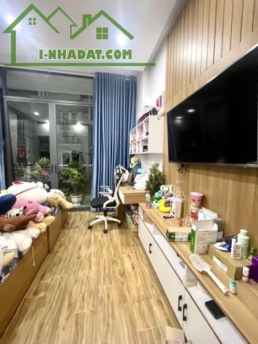 Bán nhà Lê Văn Sỹ, Phú Nhuận, giáp Q3, 4 Tầng,5PN, 38m2, gần MT, đẹp mới ở ngay, 7.4 Tỷ