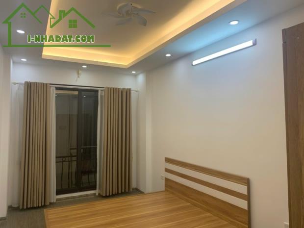 Nhà Cổ Nhuế - Gần trường C1 - Ngõ thông Thoáng - Giá rẻ 35m2x6 Tầng Chỉ 5.9 tỷ - 3