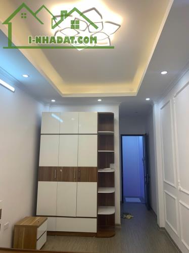 Nhà Cổ Nhuế - Gần trường C1 - Ngõ thông Thoáng - Giá rẻ 35m2x6 Tầng Chỉ 5.9 tỷ - 2