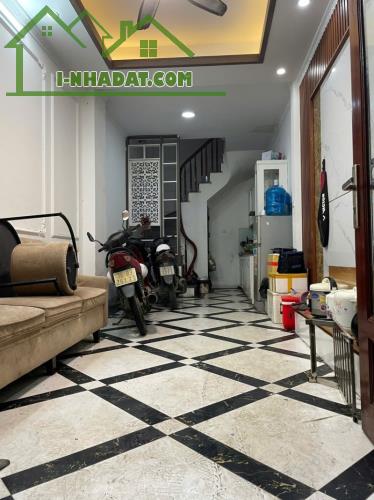 Nhà Cổ Nhuế - Gần trường C1 - Ngõ thông Thoáng - Giá rẻ 35m2x6 Tầng Chỉ 5.9 tỷ - 1