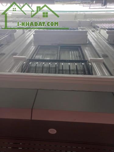 Nhà Cổ Nhuế - Gần trường C1 - Ngõ thông Thoáng - Giá rẻ 35m2x6 Tầng Chỉ 5.9 tỷ