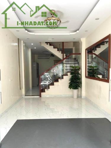 Nhà Đẹp Ngay VinCom Royal City Thanh Xuân 28m2 - 5 Tầng - Ô Tô Chạy Vù Vù