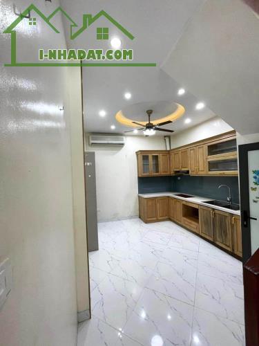 Nhà Đẹp Ngay VinCom Royal City Thanh Xuân 28m2 - 5 Tầng - Ô Tô Chạy Vù Vù - 1