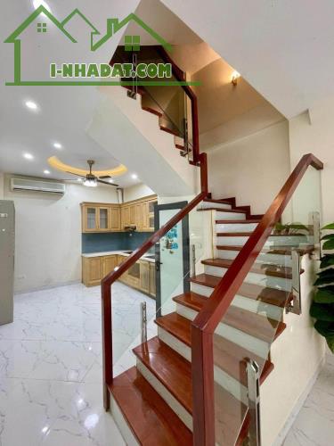 Nhà Đẹp Ngay VinCom Royal City Thanh Xuân 28m2 - 5 Tầng - Ô Tô Chạy Vù Vù - 2