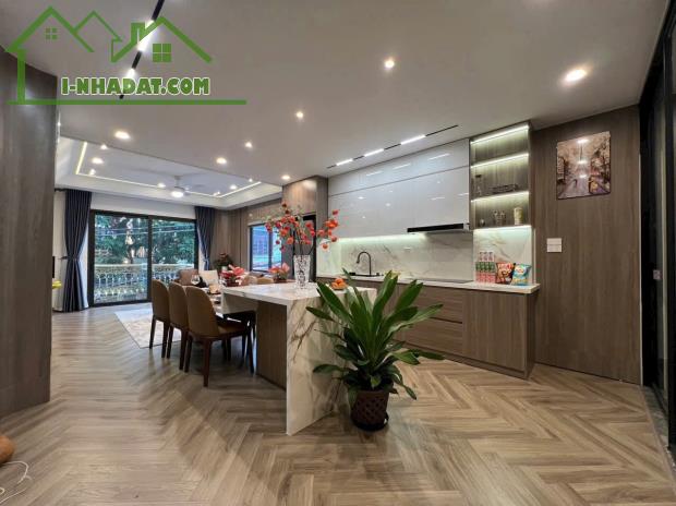 1 Căn duy nhất mặt ngõ thông ô tô – 5 tầng Việt Hưng, 30m; nhỉnh 4 tỷ