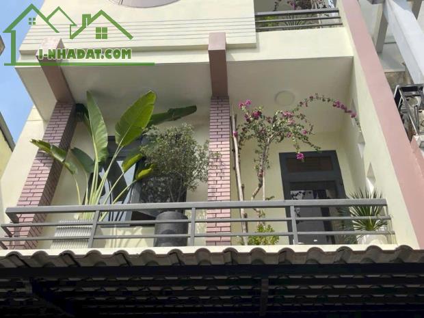 Chủ bị ngân hàng dí tới bến chỉ còn nhỉnh 6 tỷ, hẻm xe hơi 80m2, ngang 6m