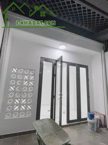 MẶT TIỀN ĐƯỜNG LỚN - NHÀ MỚI - HÀNG XÓM KHU ĐÔ THỊ VẠN PHÚC - 70M - 3,xxTỶ.