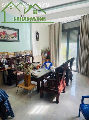TỔNG GIẢM 2 TỶ  GIÁ CHỈ CÒN 13 ty 5 
BÁN NHÀ HẺM XE TẢI  NHÀ CÒN MỚI  KHU KINH DOANH - 2