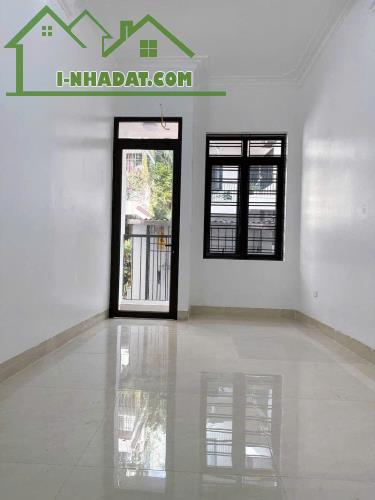 HOÀNG HOA THÁM - VỊ TRÍ MAX ĐẸP - NHÀ LÔ GÓC 3 THOÁNG - NGÕ BA GÁC - GẦN Ô TÔ - TRUNG TÂM - 2