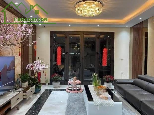 Bán nhà Phạm Văn Đồng, 75m2, phân lô, ô tô, nội thất chủ tặng,  nhỉnh 7tỷ.