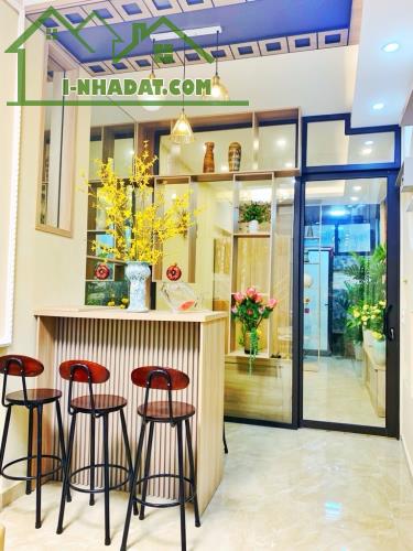 10 tỷ hơn, đường Nguyễn Văn Cừ, ngõ ô tô 7 chỗ,5 tầng, 60m2 đủ nội thất, thoáng trước sau - 4