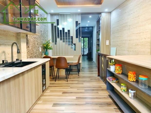 10 tỷ hơn, đường Nguyễn Văn Cừ, ngõ ô tô 7 chỗ,5 tầng, 60m2 đủ nội thất, thoáng trước sau - 3