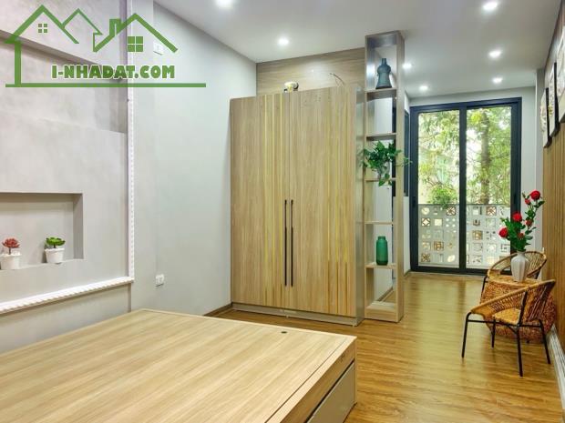 10 tỷ hơn, đường Nguyễn Văn Cừ, ngõ ô tô 7 chỗ,5 tầng, 60m2 đủ nội thất, thoáng trước sau - 1