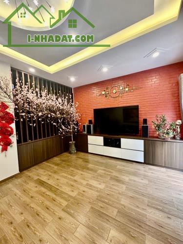 💥💥💥BÁN NHÀ THẠCH BÀN- Ô TÔ 7 CHỖ ĐỖ CỬA- NHÀ ĐẸP Ở LUÔN - FULL NỘI THẤT - 151M- 17.2 TỶ
