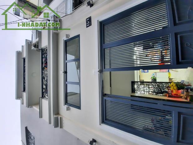 Xe hơi đỗ cửa, P10 Tân Bình, DT 44m2, 3 tầng, 5 tỷ 7 (0935767286)