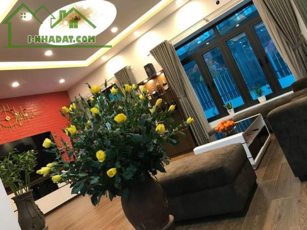 BÁN BIỆT THỰ SÂN VƯỜN LÔ GÓC – KHÔNG GIAN ĐẲNG CẤP TẠI THẠCH BÀN, LONG BIÊN
 • Địa chỉ: - 1