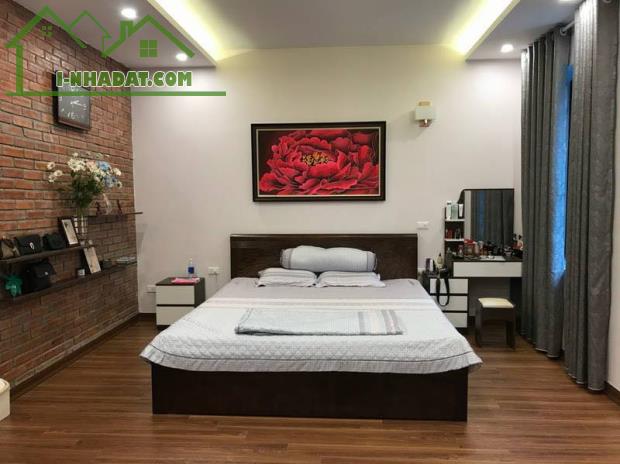 BÁN BIỆT THỰ SÂN VƯỜN LÔ GÓC – KHÔNG GIAN ĐẲNG CẤP TẠI THẠCH BÀN, LONG BIÊN
 • Địa chỉ: