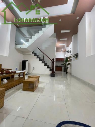 Bán nhà 1 Trệt 1 Lầu Dĩ An,đường 2 ô tô,gần TTYT Dĩ An