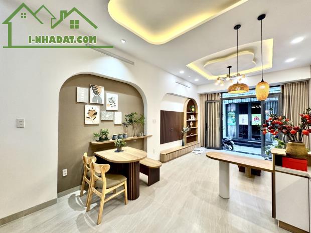 Bán nhà Nguyễn Phúc Chu Tân Bình 38m ngang 4m đúc 4 tầng xe hơi vào tận nhà chỉ 5.xx tỷ