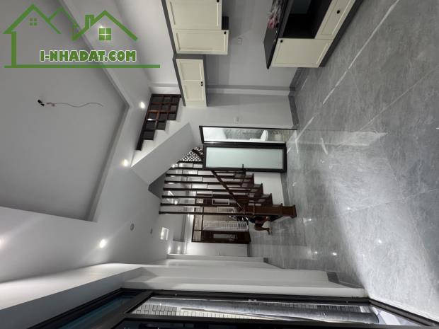 Dương Văn Bé 43m2 5 tầng 6 phòng lô góc , ngõ nông gần phố .Giá 7,5 tỷ - 1