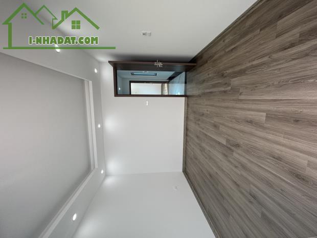 Dương Văn Bé 43m2 5 tầng 6 phòng lô góc , ngõ nông gần phố .Giá 7,5 tỷ - 3